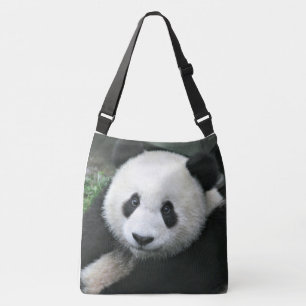 Jättepanda i lugn grön äng axelväska