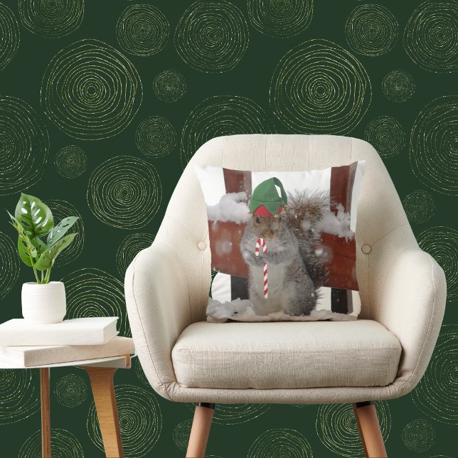 Jaunty Elf Squirrel på Snö-torget Pillow Kudde (Skapare uppladdad)