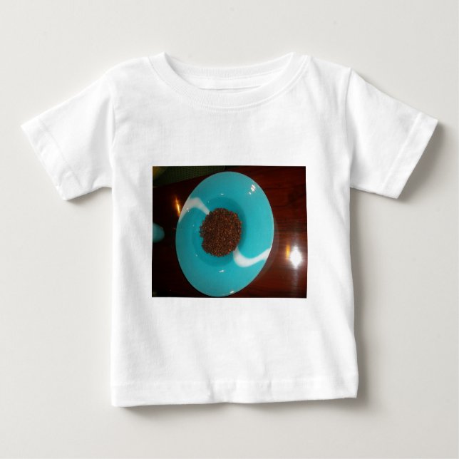 Java Vibes: kaffebönor och cyan Blue Bowl Art T Shirt (Framsida)