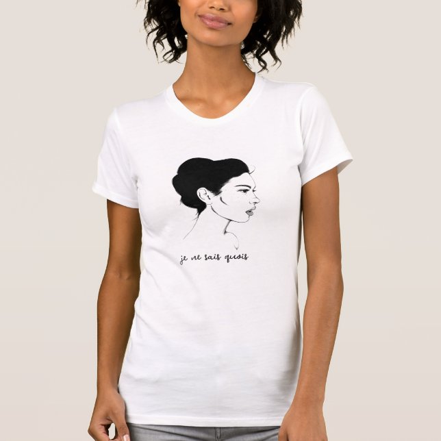 Je Ne Sais Quoi T-Shirt (Framsida)