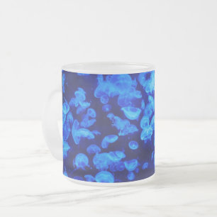 Jellyfish in Deep Blue Sea Frostad Glasmugg