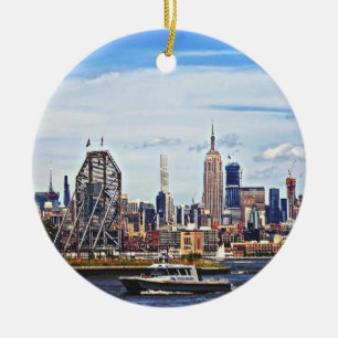Jersey City NJ - Polisbåt Vid Colgate Clock Julgransprydnad Keramik