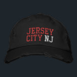 JERSEY CITY NJ Red White on Black Vintage Stil Broderad Keps<br><div class="desc">JERSEY CITY NJ Red and White embroidery on Black distsed vintage stil bomull hat. Embroidery är anpassade till andra färg-alternativ genom att klicka på knappen "Redigera design" verktyg. Du kan också välja färg på huvudobjektssidan.</div>
