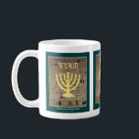 Jerusalem "Westerna muren" Mugg<br><div class="desc">Westerna väggen (Kotel) med en menorah-design (candelabra). Ovanför menorah är Guds namn skriven i forna hebreiska tecken.</div>
