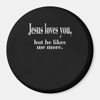 Jesus älskar dig men han gillar mig mer Lekfull tr Magnet