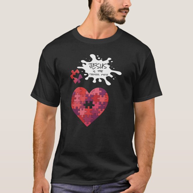 Jesus är mittpjäsen - kristen t shirt (Framsida)