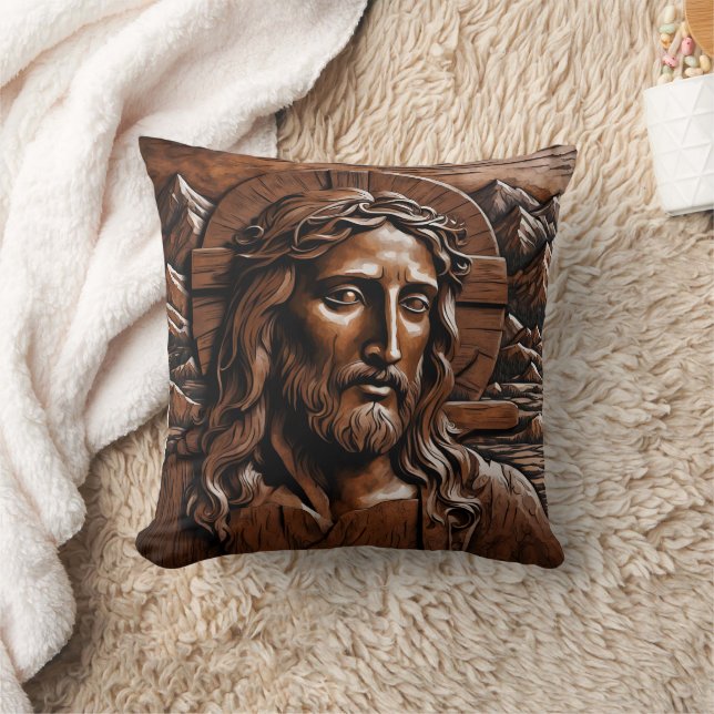 Jesus Carved in Wood Surrozed by Mountains Kudde (Filt)