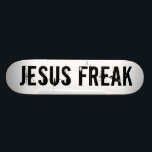Jesus Freak White Skateboard<br><div class="desc">Riv upp den och visa kärlek för din Herre och Savior samtidigt!  Den här styrelsen är ett underbarare sätt att inleda samtal om Gud med andra man kan stöta på.  Stå upp för Herren!  Du kan anpassa teckensnittstypen och teckensnittet färg.</div>