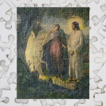 Jesus Kristus Risen av Grav av ML Greer Pussel<br><div class="desc">Vintage illustrerar religiösans kristendomsbild med Jesus Kristus med en gloria som har återuppstått. Den unge mannen står bredvid en vacker kvinna vid en grotta. Heligan lyser från grav. Artist: ML Greer,  c. 1923</div>