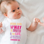 Jesus-skript T Shirt<br><div class="desc">Christian design med den bibliska vers från John 14:6 Jesus sa: "Jag är vägen, sanningen och livet. Ingen kan kom till Far utom genom mig." Orangen är röd och rosa färg och blandad kalligrafi och minimalistisk typografi. Det här trendiget är den moderna trosdesignen perfektens gåva och mode påstående. #christian #religion...</div>