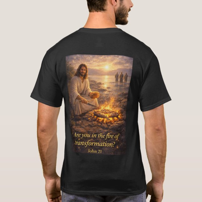 Jesus som lagar fisk vid stranden T-Shirt (Baksida)
