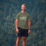 Jesus T-shirt<br><div class="desc">Kristian citerar "Jesus är väg, liv, sanning T-shirt" i blandad kalligrafi och minimalistisk typografi. Det här trendiget är den moderna trosdesignen perfektens gåva och mode påstående. #christian #religion #scripture #religion #bible #jesus</div>