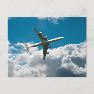 Jet Flygplan som växer upp i moln Vykort