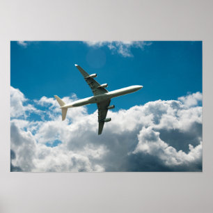 Jet som stiger in i moln poster