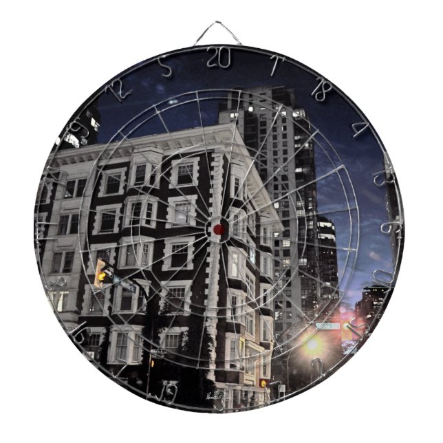 Jeu de fléchettes photo de ville la nuit piltavla (Framsidan)