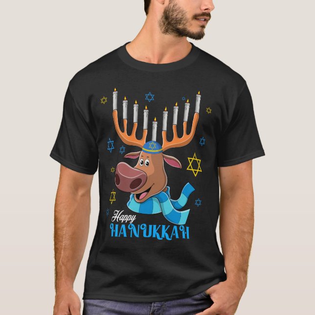 Jewdolph Hanukkah Reindeer Menorah Chanukah T Shirt (Framsida)
