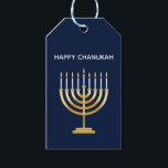 Jewish Hanukkah menorah gift Gift Märkres Presentetikett<br><div class="desc">Judiska menorahljus med ljus på märkre av blå bakgrundsgåva för att anpassa din present. Du kan anpassa genom att redigera texten eller bara ta bort texten om du vill.</div>