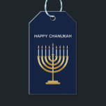 Jewish Hanukkah menorah gift Gift Märkres Presentetikett<br><div class="desc">Judiska menorahljus med ljus på märkre av blå bakgrundsgåva för att anpassa din present. Du kan anpassa genom att redigera texten eller bara ta bort texten om du vill.</div>