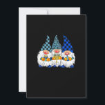 Jewish Menorah Three Gnomes Lycklig Chanukah Gnome Inbjudningar<br><div class="desc">Gnomes Thanksgiving Halloween God jul och Lycklig Halloandsmas är en gåva till pojkar, flickor, barn, mamma, pappa, mormor, manar, kvinnor, lärare. Oktober, november och december, Blanda vinter och höst! Fira helgdagarna med vänner och familj</div>