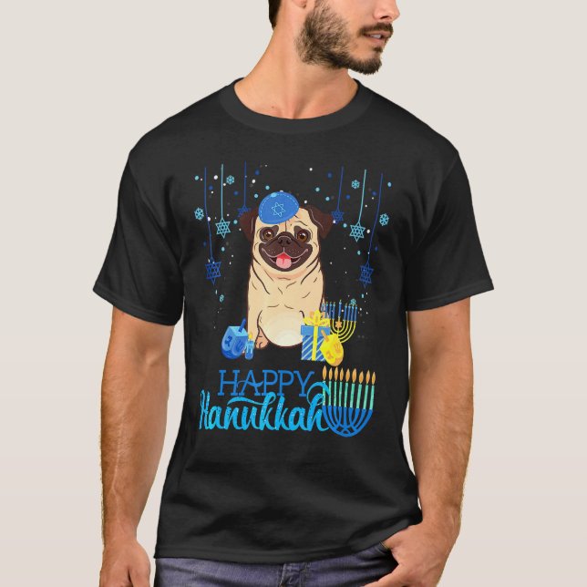 Jewish Pug Hund Menorah Hat Chanukah Hanukkah Jewi T Shirt (Framsida)