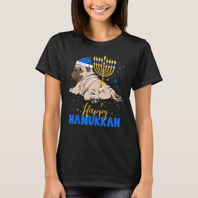 Jewish Pug Menorah Lycklig Hanukkah Chanukah Hund T Shirt (Framsida)