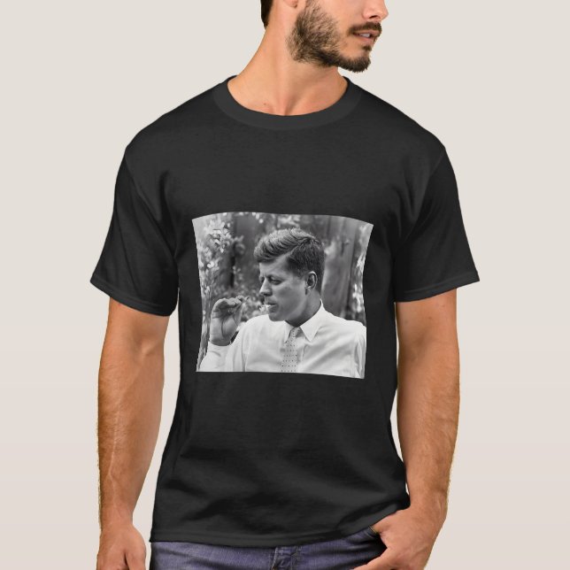 Jfk Smoking Cigar T Shirt (Framsida)