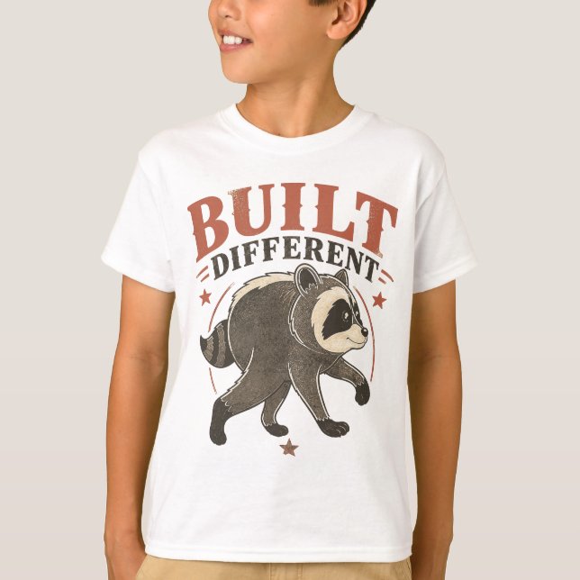 JIMOTHY Byggd Annorlunda T-Shirt (Framsida)