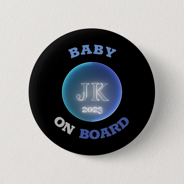 JK 2023 Badge Baby ombord Bigger Brev Knapp (Framsida)