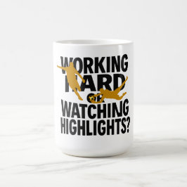 Jobbar Hårt Eller Tittar På Höjdpunkter Rollig Fot Kaffemugg