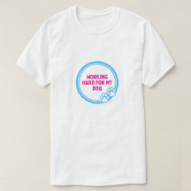 Jobbar hårt för min hund Rolig T-shirt för hundäga