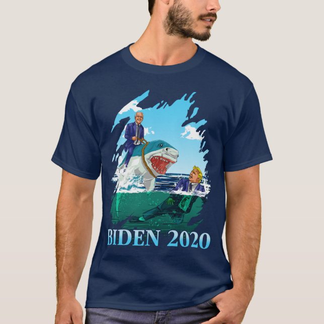 Joe Biden 2020 Valtrumpan Hates Sharks T Shirt (Framsida)