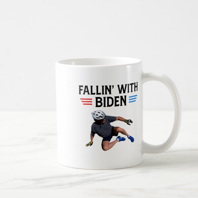 Joe Biden faller av Biden Bike Meme Funn Kaffemugg (Höger)