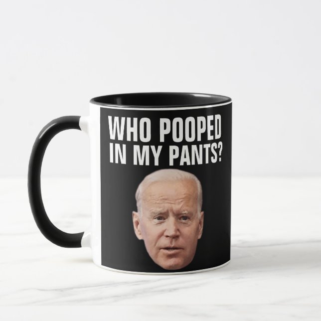 JOE BIDEN FUNNY WHO POOPED COFFEE MUGG (Vänster)