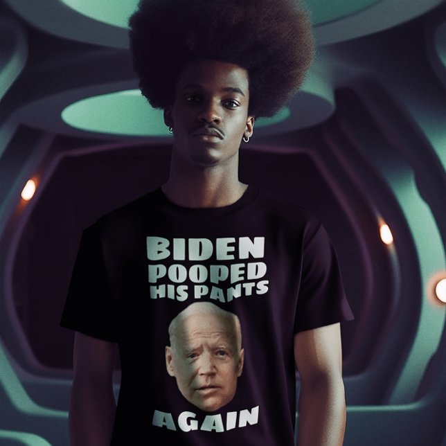 JOE BIDEN POOPED HANS BYXOR IGEN T-SHIRT (Skapare uppladdad)