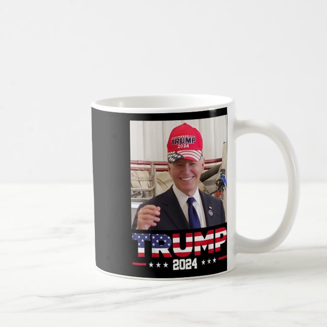 Joe Biden Wearing A Trump Hat Kaffemugg (Höger)