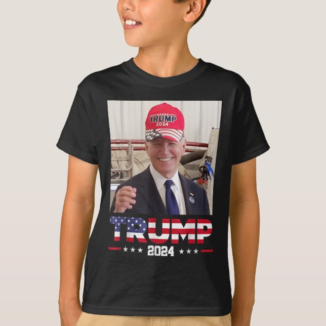 Joe Biden Wearing A Trump Hat T Shirt (Framsida)