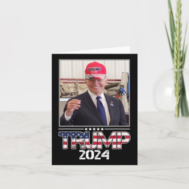 Joe Biden Wearing A Trump Hat Val 2024 Kort (Framsida)