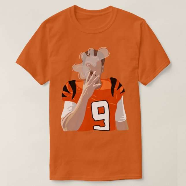 Joe Burrow Smoking Cigar 1 T Shirt (Design framsida)
