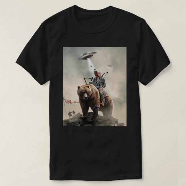 Joe Rogan Riding A Bear (+ Utomjordingar) Essentia T Shirt (Design framsida)