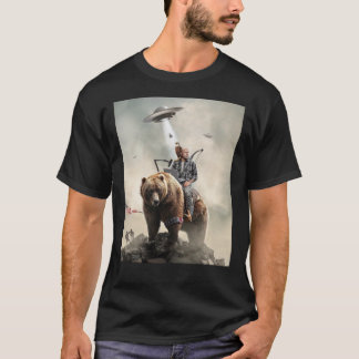 Joe Rogan Riding A Bear (+ Utomjordingar) Essentia T Shirt