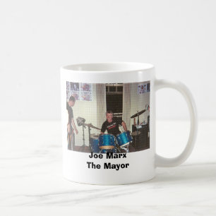 Joe trummar på GIF, den Joe MarxThe borgmästare Kaffemugg