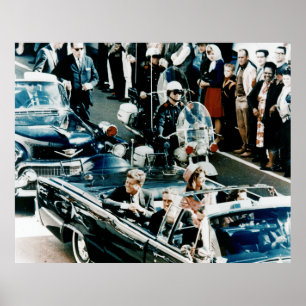 John F Kennedy och Jackie i Motorcade Dallas Poster