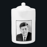 John Jack Kennedy US Presidents White House<br><div class="desc">Vintern luft kraschade med nervös energi när John F. Kennedy stod på trapporna av Huvudstad, historiens tyngd tung på hans unga axlar. Vid 43 års ålder var han den yngsta president som någonsin valts, och hans invigande adress pulsade med en optimism som resonerade över hela nationen. — "Vi står på...</div>