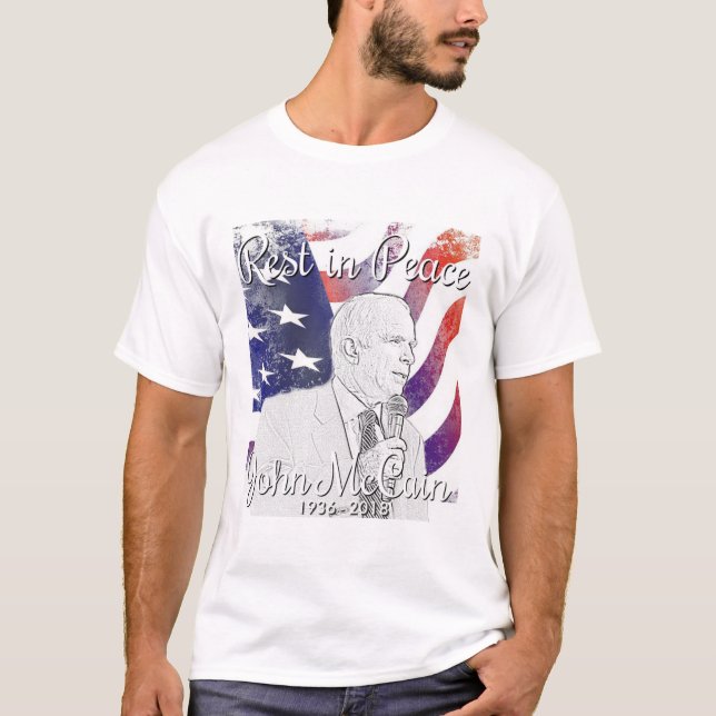 John McCain Rest in Peace POW American Flagga Item T Shirt (Framsida)