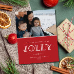 Jolly Modern Family Photo-jul Helg Vykort<br><div class="desc">Ett modernt vykort för fotboll i hälsning i rött "Tis är säsongen som ska bli bra designad. Lägg till foto,  namn och år på kortets framsida. Mer text och din returadress kan läggas till på baksidan som finns i en samordnad plaid-design.</div>