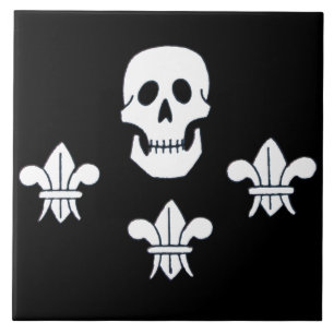 JOLLY ROGER SKULL OCH TRE LILIES FLAGGA KAKELPLATTA