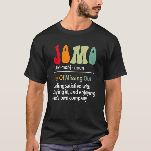 Jomo Definition Joy of Saknade out funny Introvert T Shirt (Framsida)