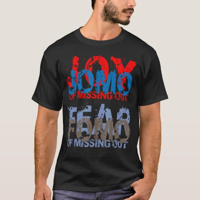 Jomo vs Fomo  Joy vs Fear of missing out T Shirt (Framsida)