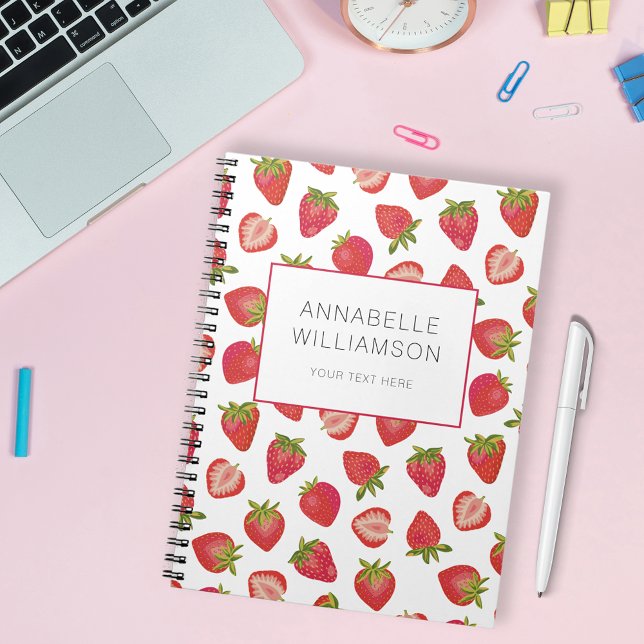 Jordbärnamn Anteckningsbok (Cute strawberry notebook with personalized text options; add your name, subject or choice of text)