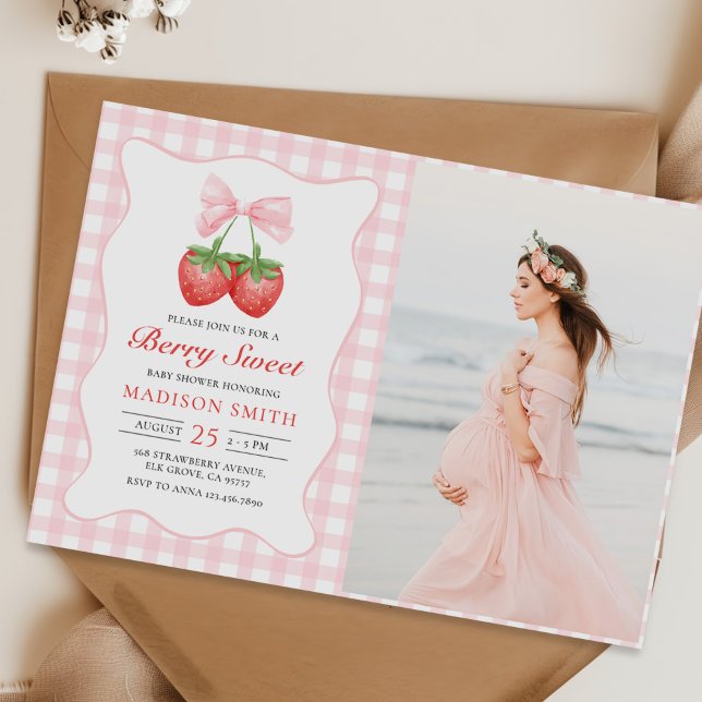 Jordberry Berry Sweet Girl Baby Shower Photo Inbjudningar (Skapare uppladdad)